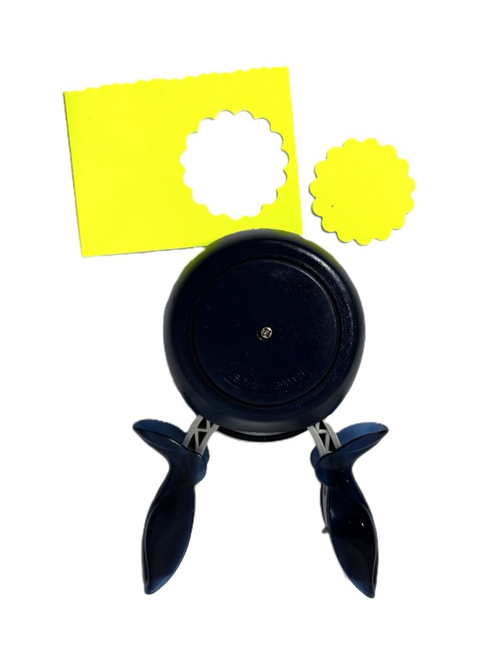 Fiskars Medium 2” Scallop Circle Squeeze Punch